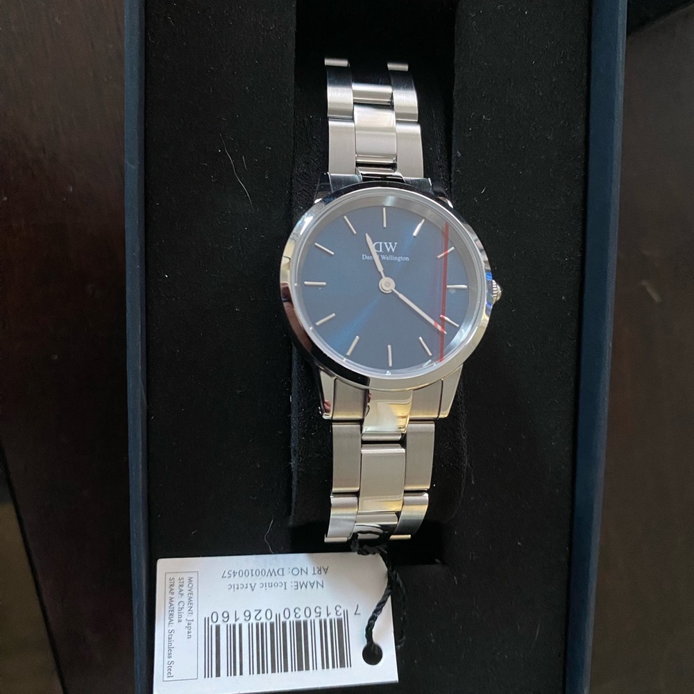 Daniel Wellington Silver and Black Watch - Picture 2 of 3